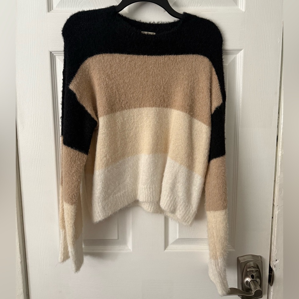 Dreamers By Debut Women’s Cozy Colorblock Sweater in Black, Tan & Cream. Size XS